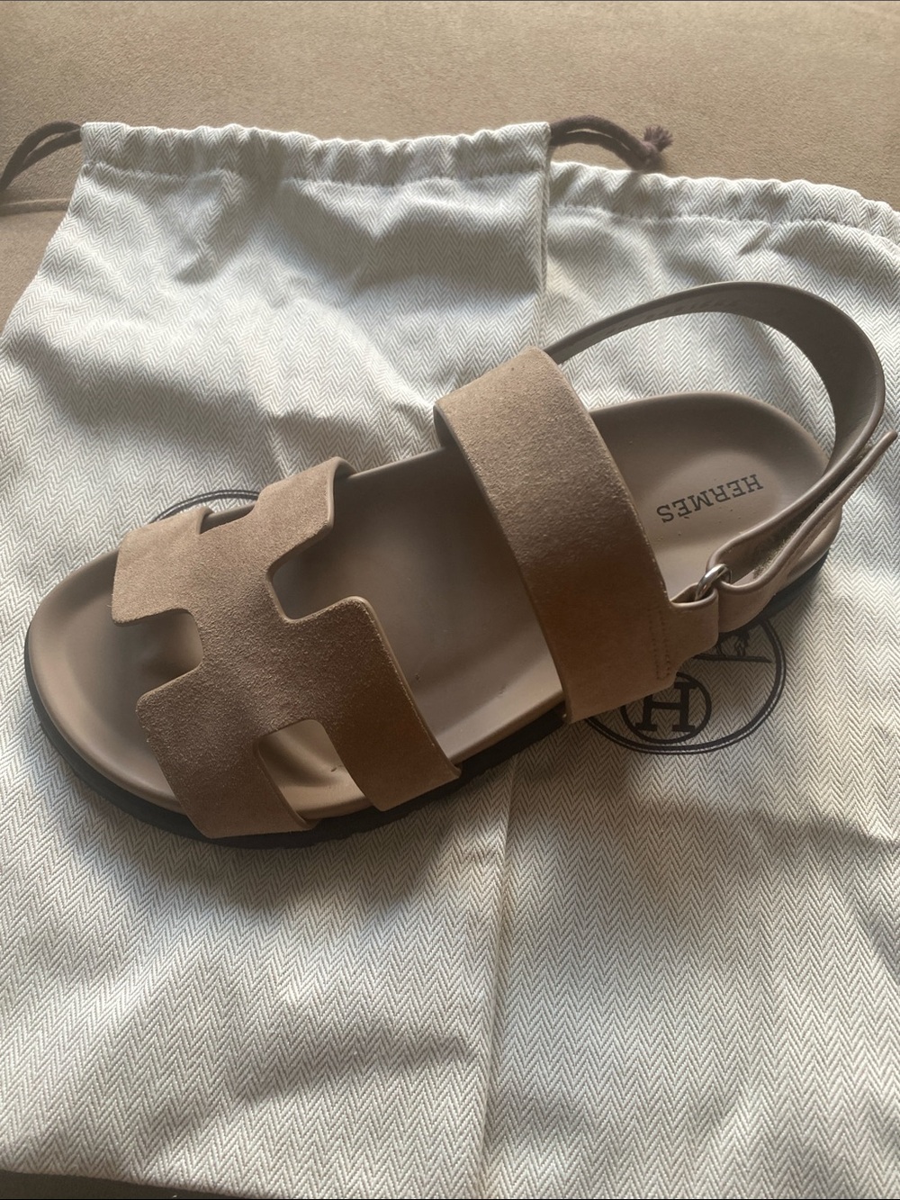 Women’s Hermes Genius Sandals in Beige Sable - Picture 2 of 12